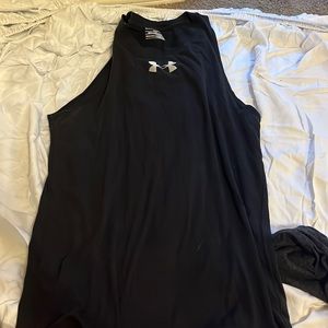 mens fitted medium, under armour, cotton tank top. great condition